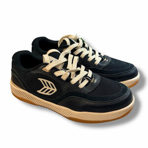 Cariuma UBA Sneakers Black Leather Suede Sustainable Women 9 Men 7.5 NWT